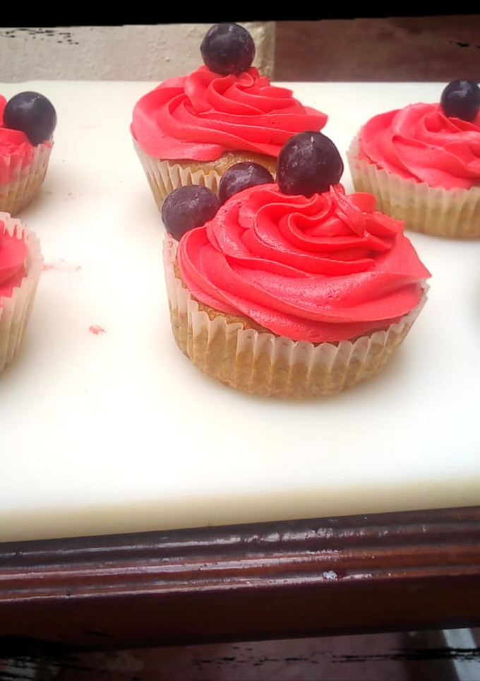 A picture of Simple buttercream #4weeksChallenge.