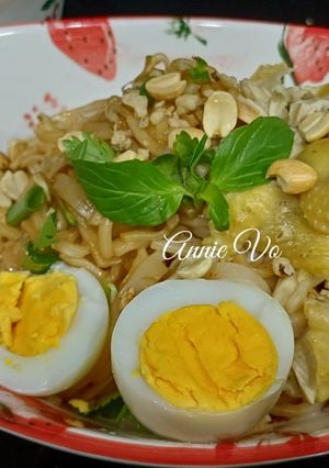 Hình của món Phở gà trộn.