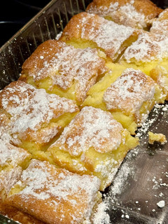 A picture of Lemon Bars.