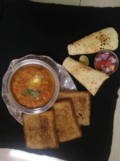 ભાજી બ્રેડ (Bhaji Bread Recipe In Gujarati) રેસીપી મુખ્ય ફોટો