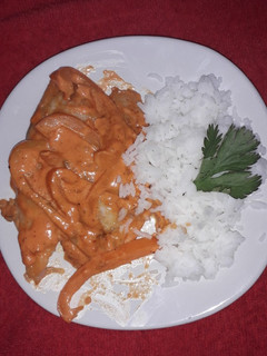 Una foto de Filete de pescado en salsa de morrón