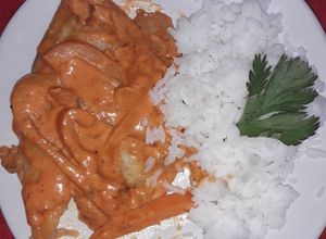 Una foto de Filete de pescado en salsa de morrón