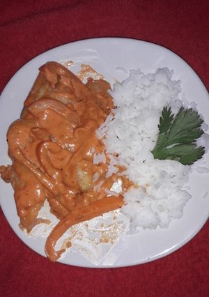 Una foto de Filete de pescado en salsa de morrón