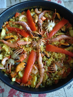 Una foto de Paella de marisco