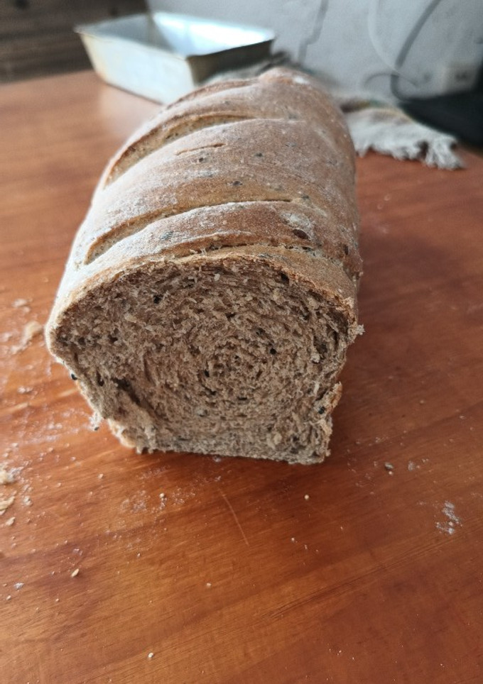 Una foto de Pan lactal integral con semillas