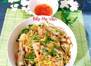 Hình của món Chân gà trộn xoài xanh.