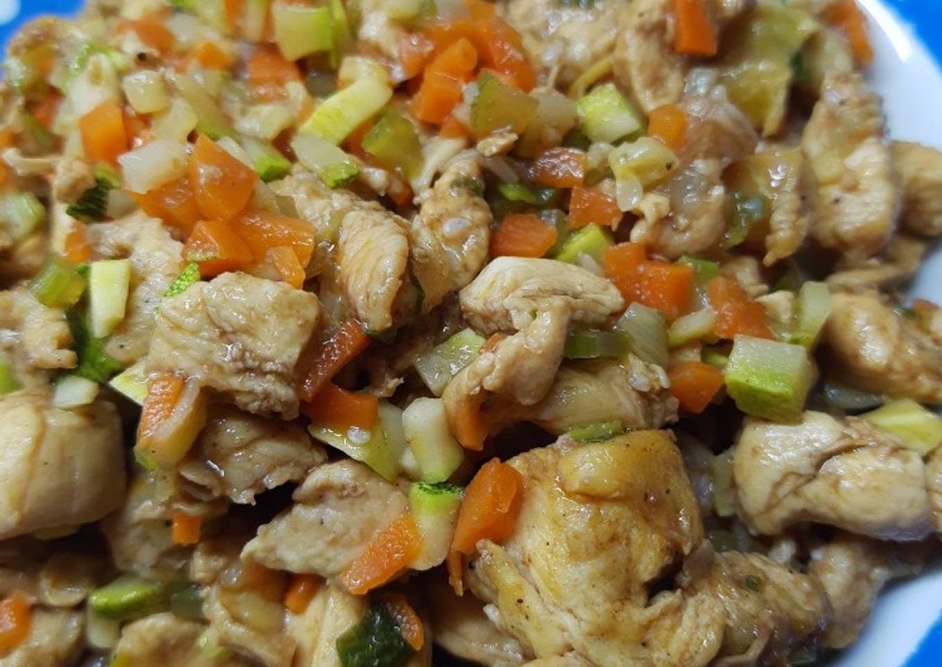 Yakimeshi de Pollo (No tradicional, medio huevón)