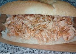 Bocadillo de pollo desmechado "express"