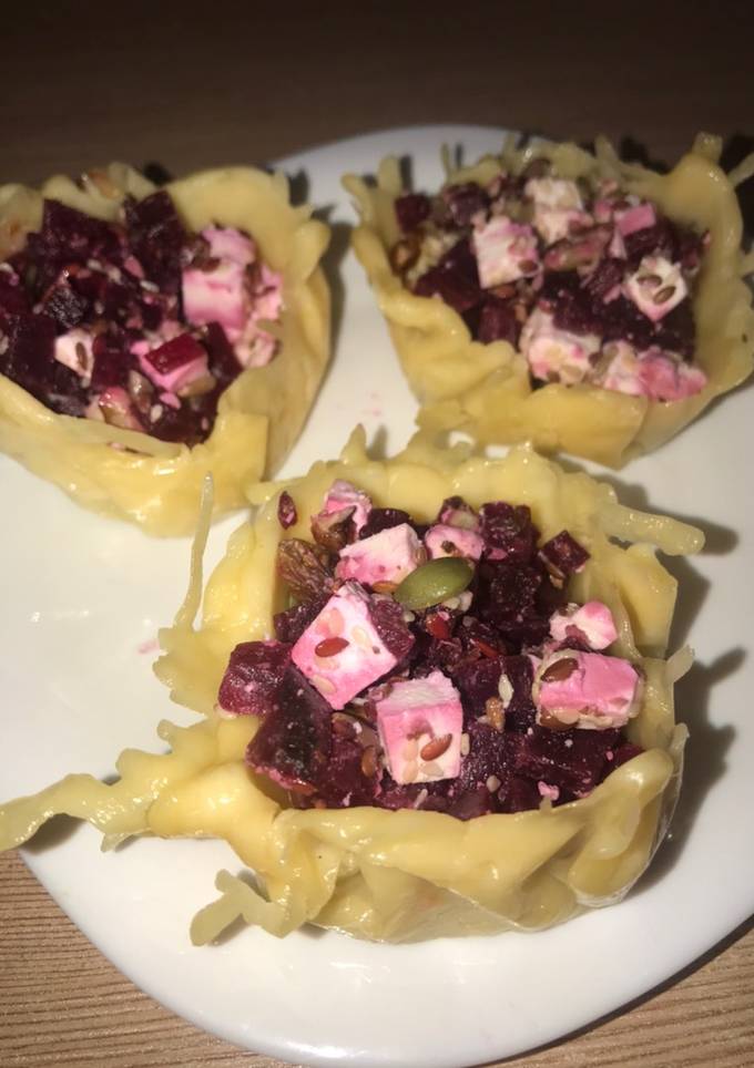 Салат з буряком і фетою в сирних корзинках🧀
