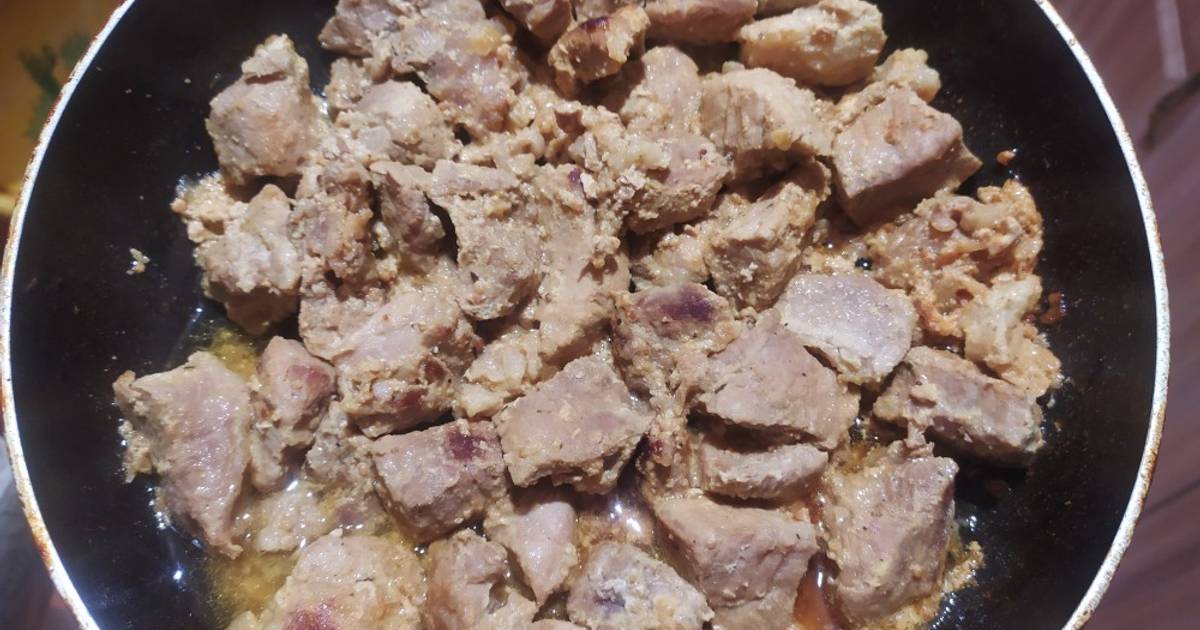 Свинина с майонезом, луком и специями на сковороде – пошаговый рецепт приготовления с фото
