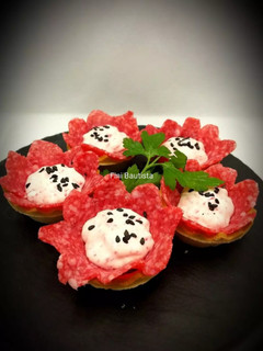 Una foto de Canapés de paté de salami en tartaletas