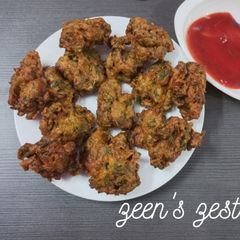 A picture of Hyderabadi Palak ke Bhajiye.