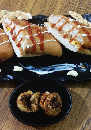 A picture of Stuffed long bread.