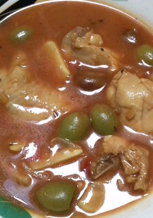 Foto resep Hühner Gulasch mit Oliven (Kari ayam versi Eropa dengan buah zaitun)