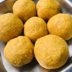 Roasted bengal gram ladoo pottu kadalai urundai powdered A picture of Roasted bengal gram ladoo pottu kadalai urundai powdered.