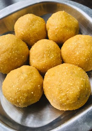 A picture of Roasted bengal gram ladoo pottu kadalai urundai powdered.