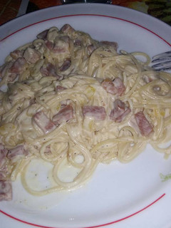 Una foto de Tallarines a la carbonara