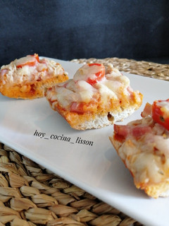 Una foto de Minipaninis de atún y bacon