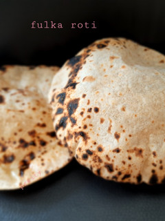 ફુલકા રોટી (Fulka Roti Recipe In Gujarati) રેસીપી મુખ્ય ફોટો