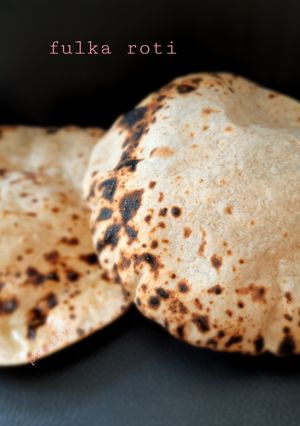 ફુલકા રોટી (Fulka Roti Recipe In Gujarati) રેસીપી મુખ્ય ફોટો