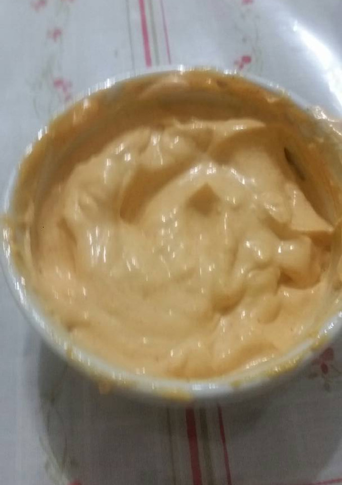 Una foto de Mayonesa casera con pimentón y ajo