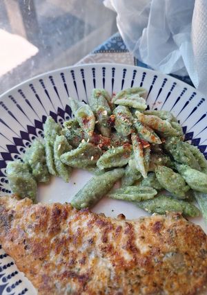 Una foto de Makarma o tipo ñoquis de brócoli 🥦 cortados con ✂️ vegano 🤍