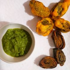 A picture of Arbi leave pakoda.