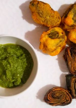 A picture of Arbi leave pakoda.