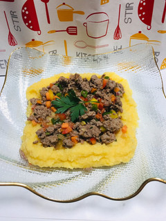 Una foto de Polenta con Mix de Vegetales y Carne Molida!