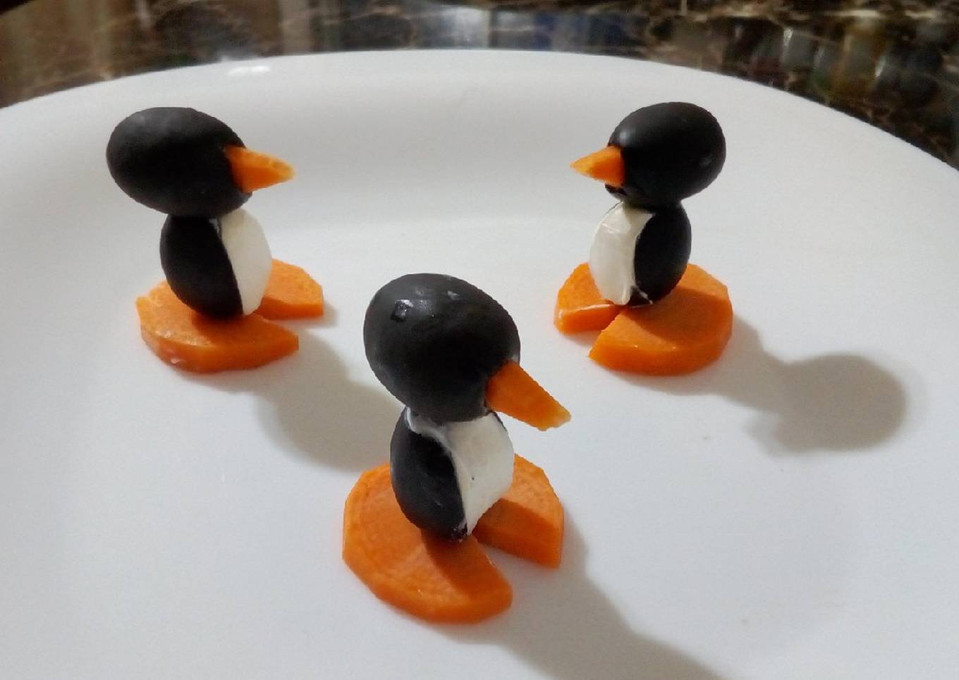 Pinguinos de aceituna negra con philadelphia y zanahoria
