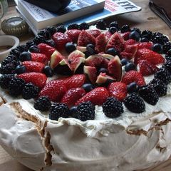 A picture of Jessica's Pavlova.
