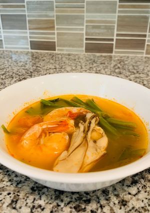 Hình của món TOM YUM rau muống (canh chua thái phiên bản việt).