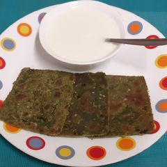 A picture of Spinach & Quinoa Flour Parathas.