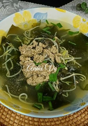 Hình của món Canh rong biển bò băm.