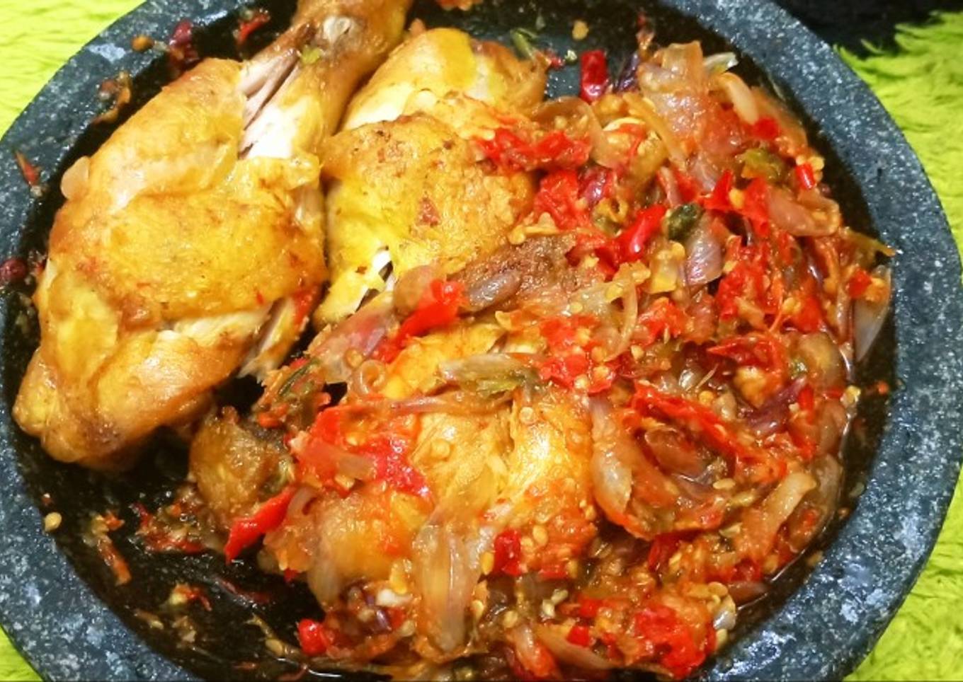 Ayam goreng sambel bawang