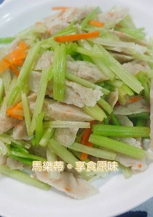 家常料理[ 芹菜炒素雞捲] 的食譜成品照片
