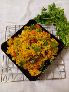 ખારી ભાત (Khari Bhat Recipe In Gujarati) રેસીપી મુખ્ય ફોટો
