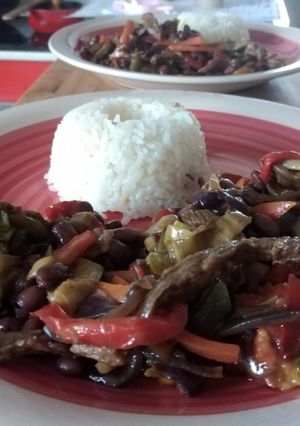 Una foto de Mix Carne, porotos y pimientos