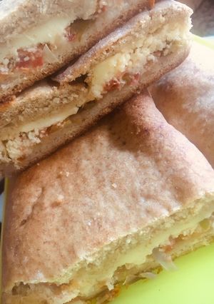 Una foto de EMPANADA ARROLLADA DE TOMATES (relleno original de 🇮🇹SICILIA ITALIA 🇮🇹)