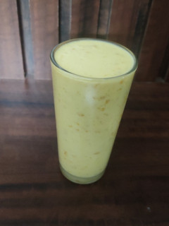 மேங்கோ லஸ்ஸி (Mango lassi) செய்முறை முக்கிய புகைப்படம்
