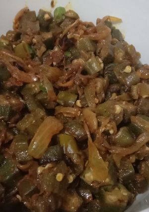 भिंडी दो प्याजा (Bhindi do pyaza recipe in Hindi) रेसिपी मुख्य फोटो