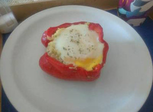 Una foto de Morrón Rojo relleno con atún
