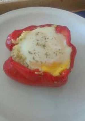 Una foto de Morrón Rojo relleno con atún