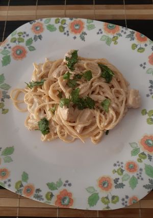 Una foto de Espagueti Alfredo con pollo