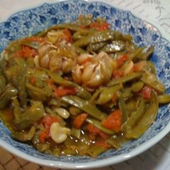 A picture of Green beans in tomato sauce - loubieh bi zeit.