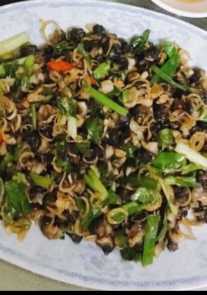 Hình của món Ốc xào xả ớt.