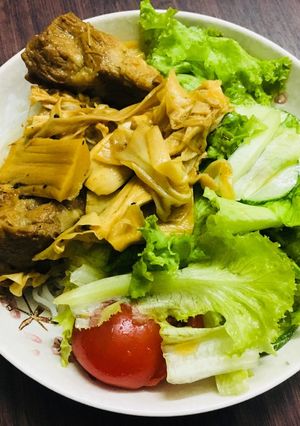 Hình của món Bún măng kho Sườn.
