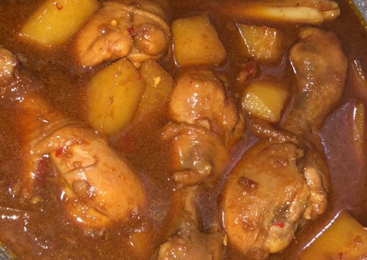 Langkah Mudah untuk Menyiapkan Ayam, kentang kecap, Lezat Sekali