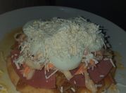 Una foto de queso , mortadela harina