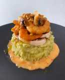 Timbal de Patata con Salsa de Aguacate, Langostinos al Ajillo y Champiñones en Dos Texturas 🦐